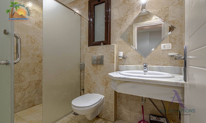 Al Ahyaa Apartamento | Charming 2-bedroom apartment in gorgeous Red Sea Governorate with AC