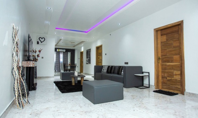 Weija Apartamento | Charming 2-bedroom apartment with AC, WiFi close to the lovely West Hills Mall.