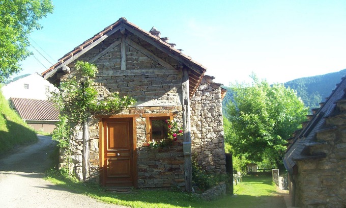 Oust Casa | Casa / jardín en aldea tranquila, lugar idílico de montaña.