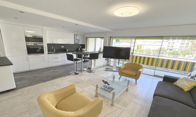 California - Pezou Apartamento | Charming 2 rooms 52M2, Spacious Bright and Comfortable, (near Martinez beach)
