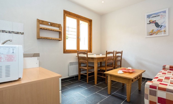 Combloux Apartamento | Estudio-Baño Privado-Vista al patio-AW 001