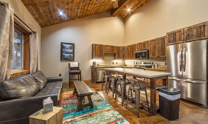 Coram Condominio | Charming 2bd/1ba MT Retreat- sleeps 6 – Just 7 Miles Away From GNP- #4-STAY HERE