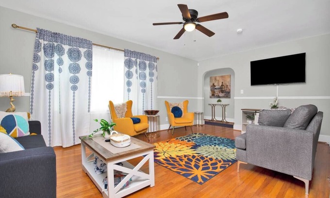 Fayetteville Casa | Charming 2BDR 5 min to Cape Fear Hospital!