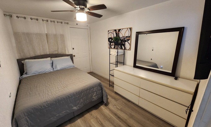 Los Angeles Casa | Charming 2bedroom home in wonderful Los Angeles with WiFi/AC and minutes to LAX.