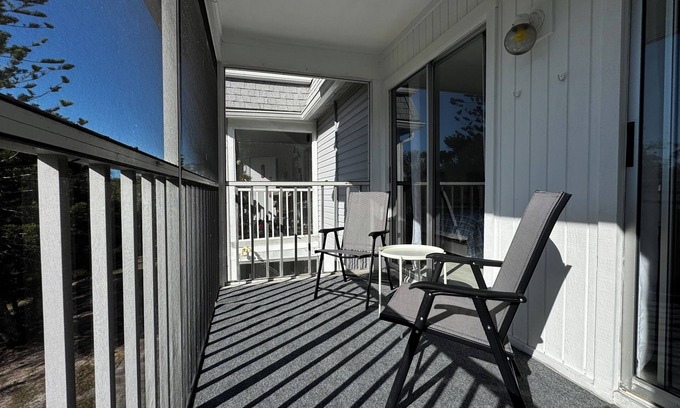 Edgewater Apartamento | Charming 2BR/1BA Apartment in Port Charlotte, community Pool