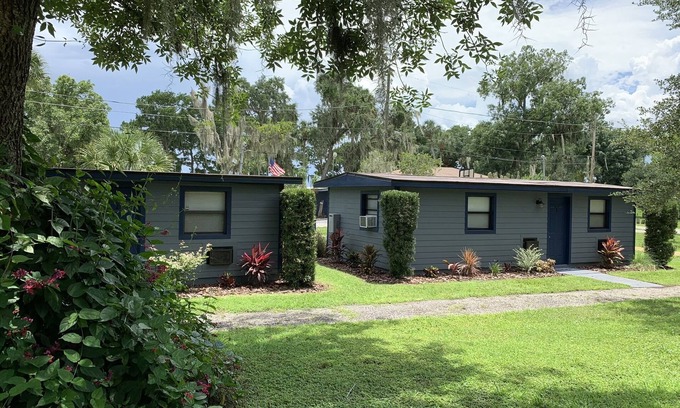 Lake Wales Cabina | Charming 2BR/1BA Cabin at Lakeside Resort