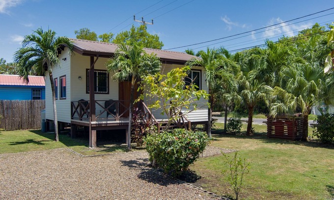 Placencia Cabaña | Charming 2BR Casita Great Price & Great Location