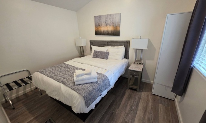 Pigeon Forge Cabaña | Charming 2BR Cottage in Pigeon Forge