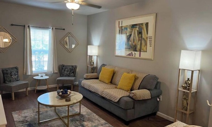 Valdosta Apartamento | Charming 2BR Easy Access to VSU, SGMC & Downtown