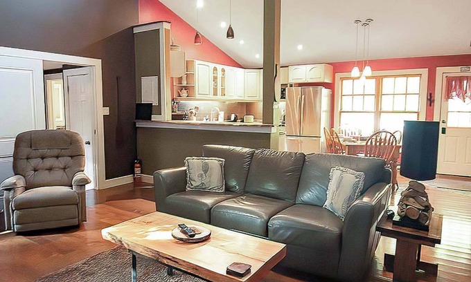 Tobermory Casa | Charming 2BR Forest Cabin—Little Tub Harbour
