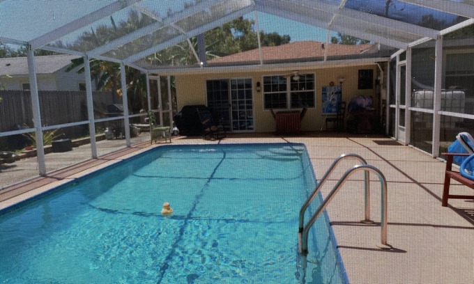 Shore Acres Casa | Charming 2BR house with a Swimming Pool and a Garden.