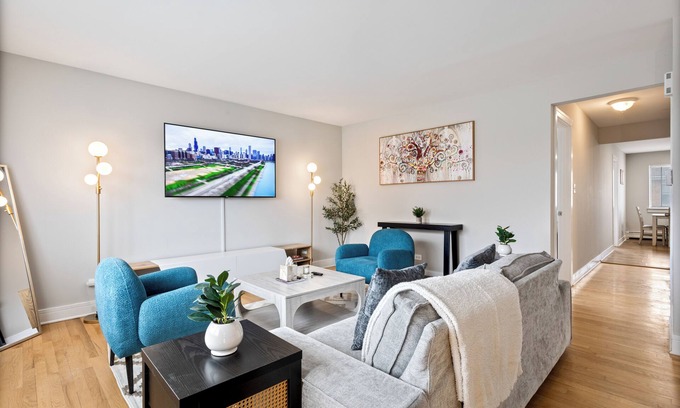Des Plaines Apartamento | Charming 2BR Near O'Hare – Relax & Explore