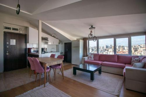 Maltepe Apartamento | Charming 2BR Panoramic Views Penthouse in Maltepe