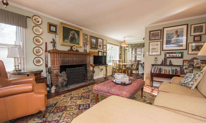 Royal Pines Casa | Charming 2BR w/ Spacious Yard Near Lake Juian