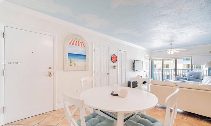 Key Biscayne Apartamento | Charming 2br with BEACH ACCESS and full amenities