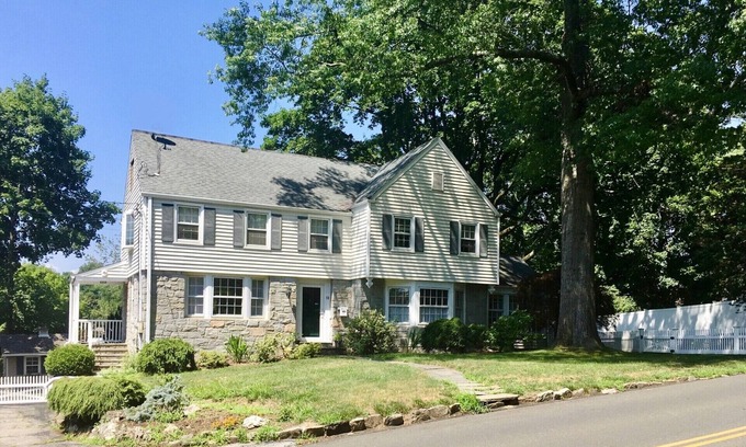 Norwalk Casa | Charming 3 BD/2.5 BA with Fenced Yard and Solarium, 2 Mi to Calf Pasture Beach!
