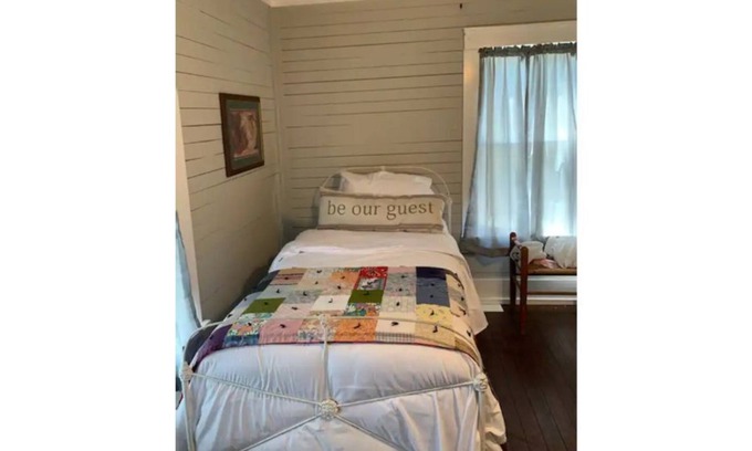 Jonesboro Otro | Charming 3 BDRM 1920s home on 70 Acres in Cranfills Gap