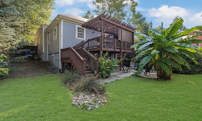 West End Casa | Charming 3-Bdrm Retreat w/Spacious Deck/Backyard