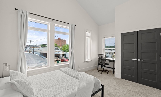 Radnor Casa | Charming 3 bed, 2.5 bath new construction with king, queen beds