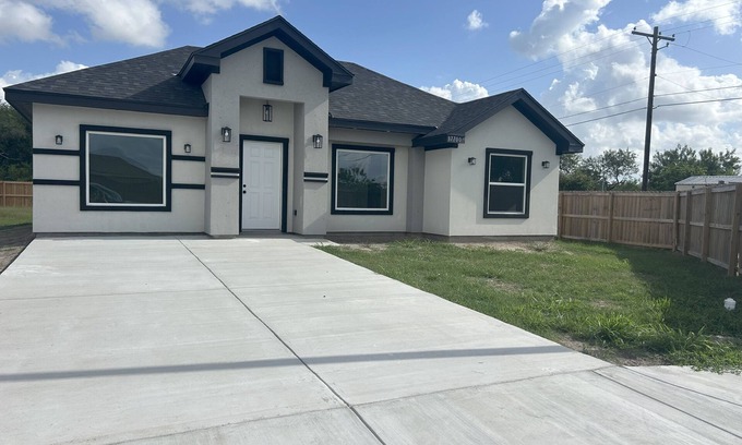 Brownsville Casa | Charming 3-bed 2 Bath Home near Airport and South Padre Island