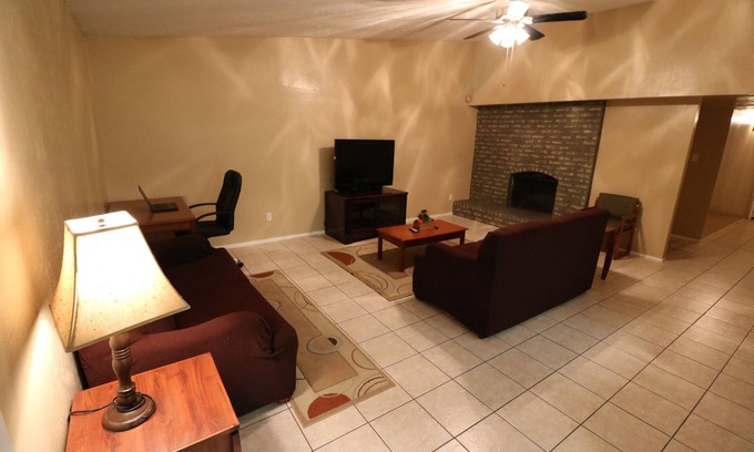 Quail Valley Casa | Encantadora casa de 3 dormitorios / 2 baños. Equipado para su comodidad y conveniencia.
