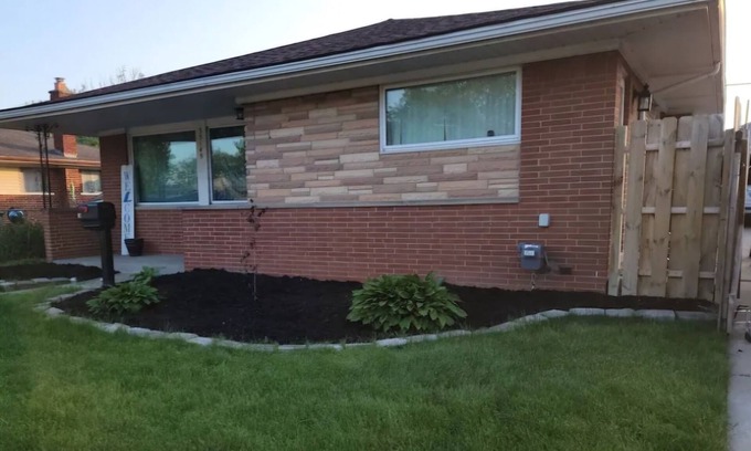 Clinton Township Casa | Charming 3-bedroom house with AC, WiFi in Clinton Township