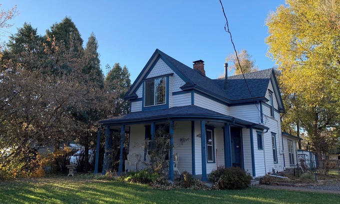 Southwest Colorado Springs Casa | Charming 3-bedroom historic home in fantastic Colorado Springs with AC, WiFi