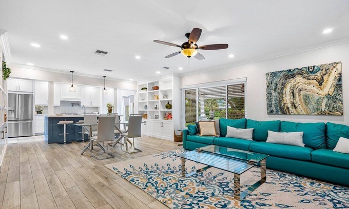 Tarpon River Casa | Charming 3-bedroom house with hot tub near Las Olas