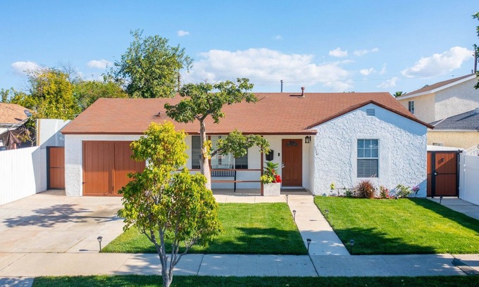 Sun Valley Casa | Charming 3-bedroom house with AC and WiFi in wonderful North Hollywood