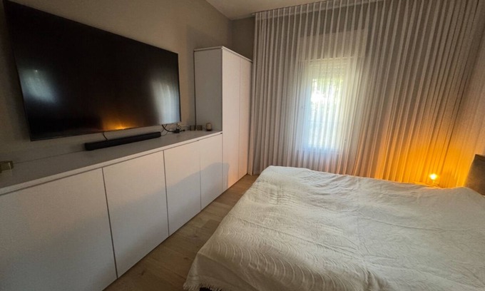 Kfar Shmaryahu Cabaña | Charming 3-bedroom cottage near the beach - a perfect and central location