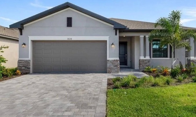 Port Charlotte Casa | Charming 3-bedroom 3 bth house with fitness room and pool Biscayne Landing