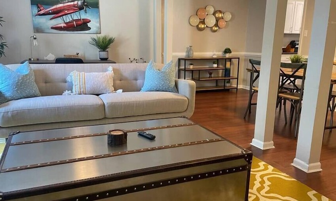Norfolk - Virginia Beach Casa | Charming - 3 bedroom, two floor condo with parking