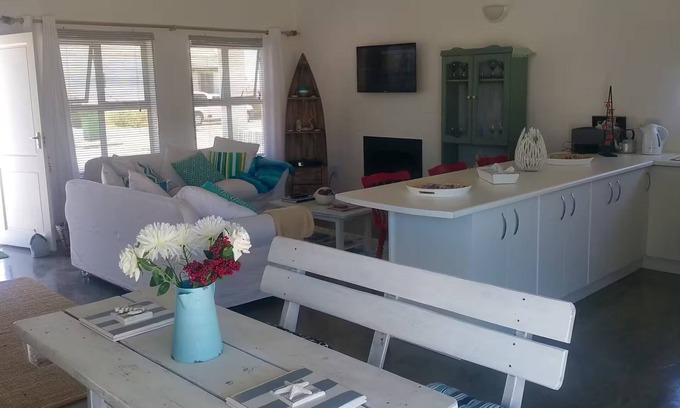 St. Helena Bay Casa | Charming 3-bedroom house in marvelous Golden Mile with WiFi