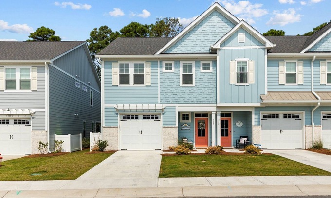 Morehead City Casa | Charming 3-bedroom/ 2.5 bath townhome, sleeps 6! Beau Coast Community - New 2022