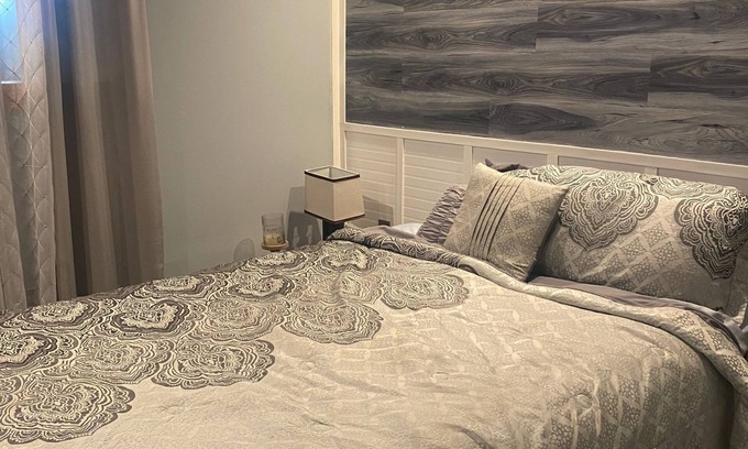 Glassport Apartamento | Charming 3-bedroom apartment with AC, WiFi in Glassport, PA