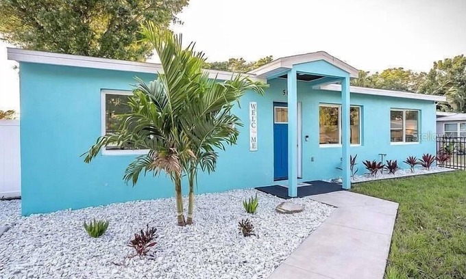 Palmetto Casa | Charming 3-bedroom Aqua Retreat with Patio and Fire Pit in Historic Palmetto.