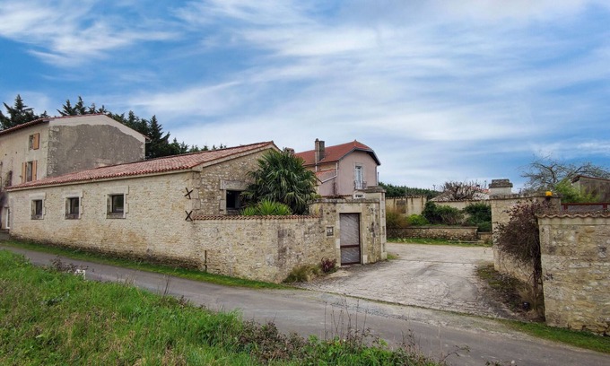 Pissotte Cabaña | Casa rural moderna para 6 personas con terraza, jardín y parking privado en Pissotte