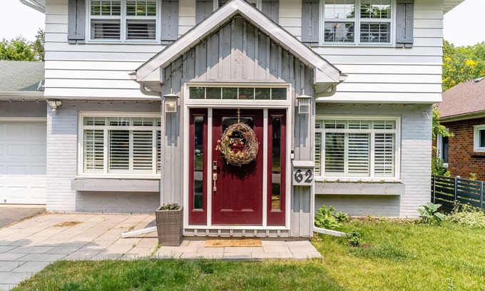 Barrie Casa | Charming 3-Bedroom Barrie House with patio & Backyard