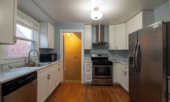 Redford Casa | Charming 3-bedroom bungalow with WiFi, AC in welcoming Redford