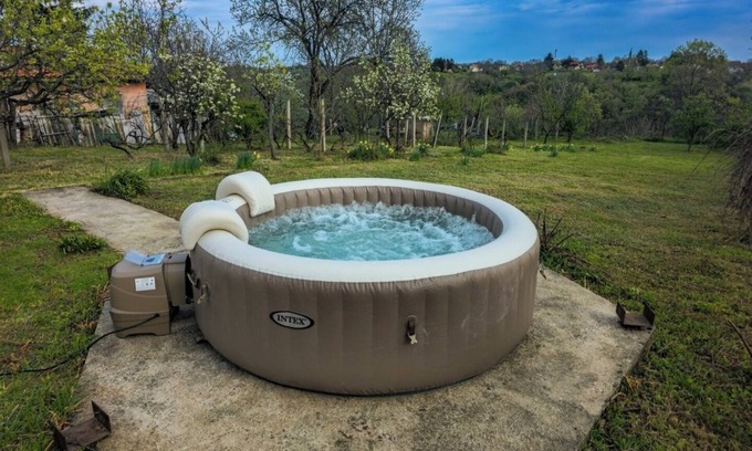 Inija Cabaña | Charming 3-bedroom cottage with AC, WiFi in delightful Čortanovci