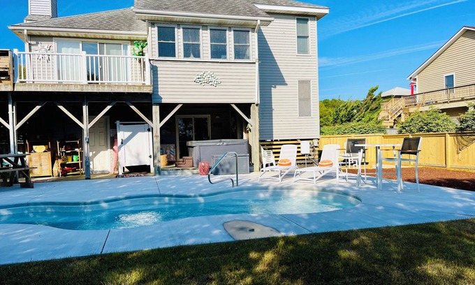 Sea Scape Cabaña | Charming 3-bedroom cottage- Bike to beach- Ocean Views-Golf Course-Pool/Hot Tub
