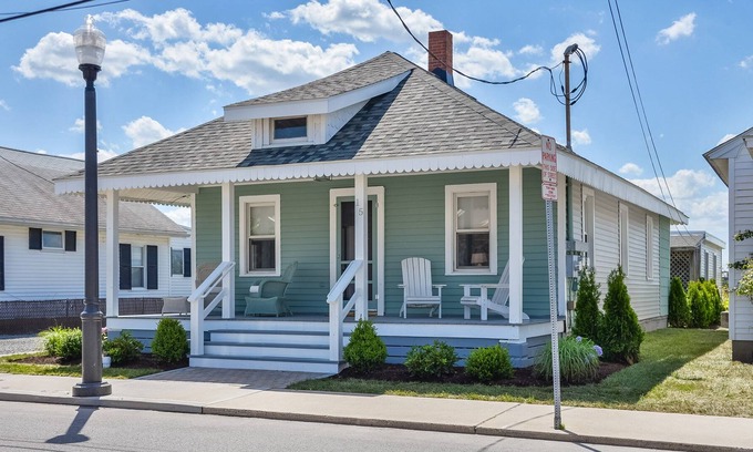 Ocean City Cabaña | Charming 3 Bedroom Cottage in Downtown Ocean City Close to Boardwalk!