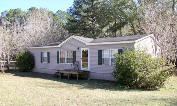 Wilkinson County Cabina | Charming 3-bedroom cabin in welcoming Crosby with WiFi, AC