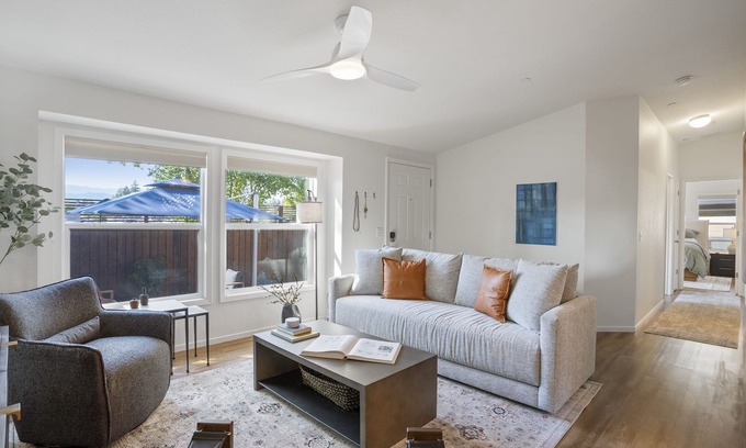 Sonoma Cabaña | Charming 3-bedroom cottage just blocks to the Sonoma Plaza.