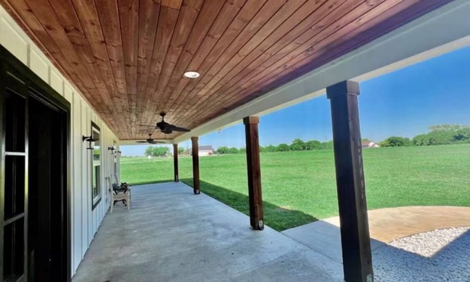 Valley View Otro | Charming 3-bedroom farmhouse with WiFi, AC in scenic Valley View