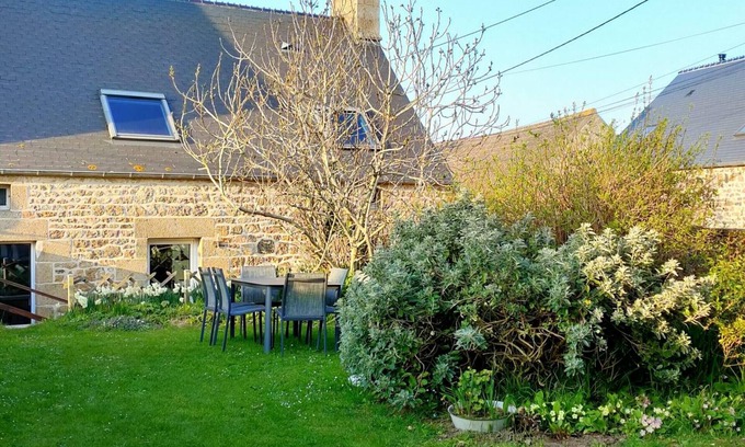 Vrasville Cabaña | Casa rural acogedora con jardín, 3 habitaciones, chimenea y WiFi en Vicq-sur-Mer