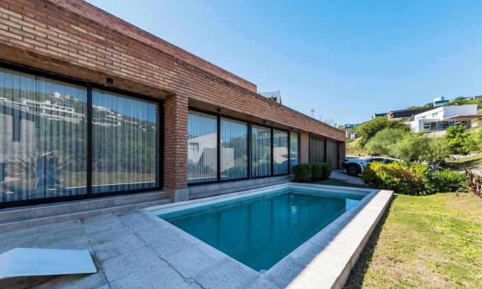 Yocsina Casa | Moderna casa de montaña en barrio privado