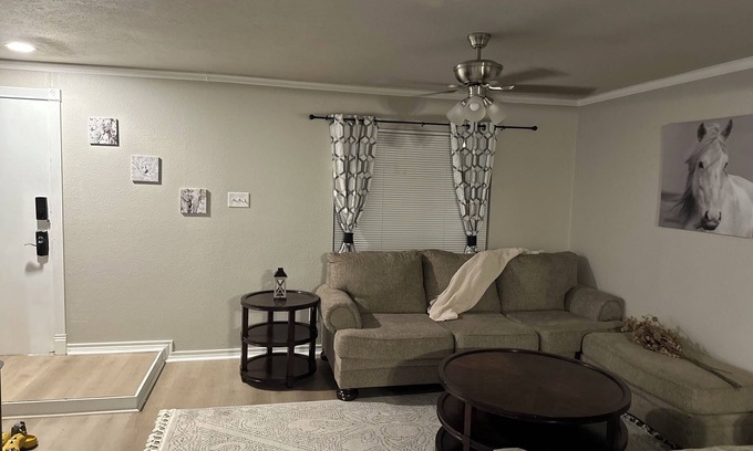 Original Town Casa | Charming 3-bedroom house in delightful Carrollton with pool & Hot Tub