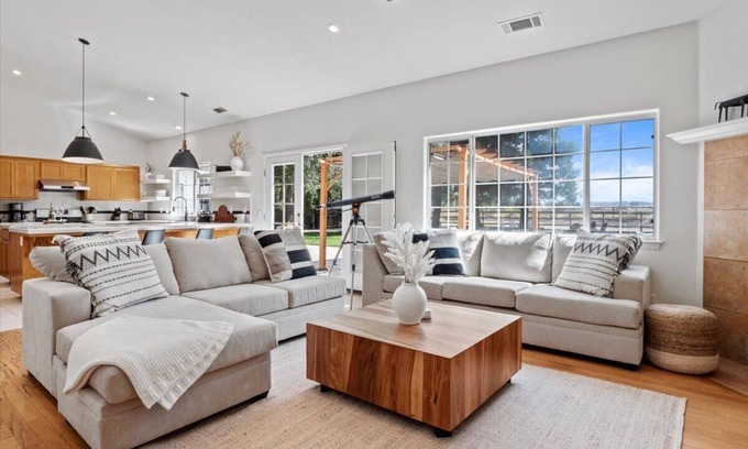 Los Alamos Casa | Charming 3-bedroom house in marvelous Los Alamos with WiFi, fitness room