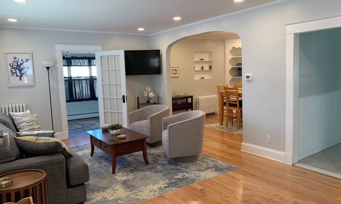 New London Casa | Charming 3-bedroom house in New London. Just minutes driving distance to beaches